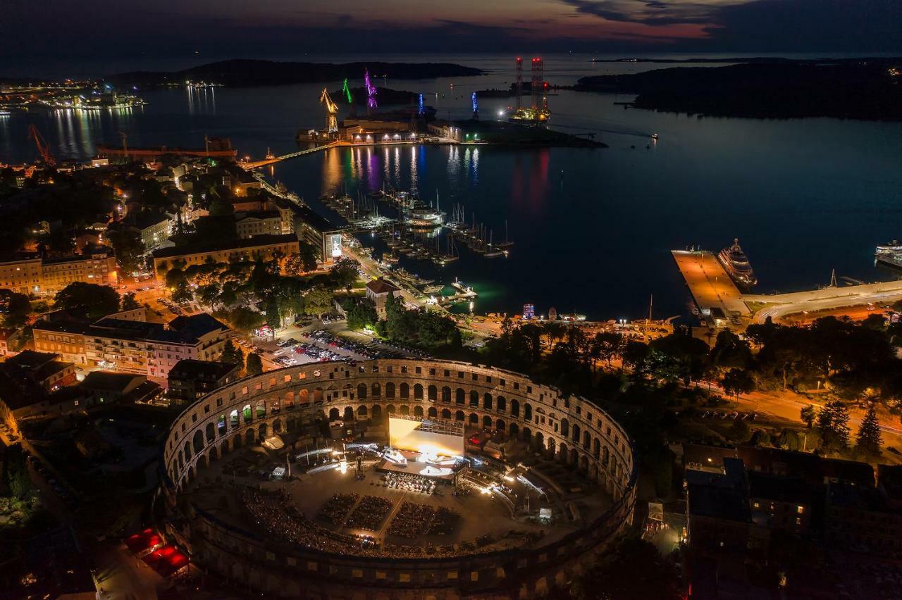 Luxury Apartment Jana With Private Parking Pula Dış mekan fotoğraf
